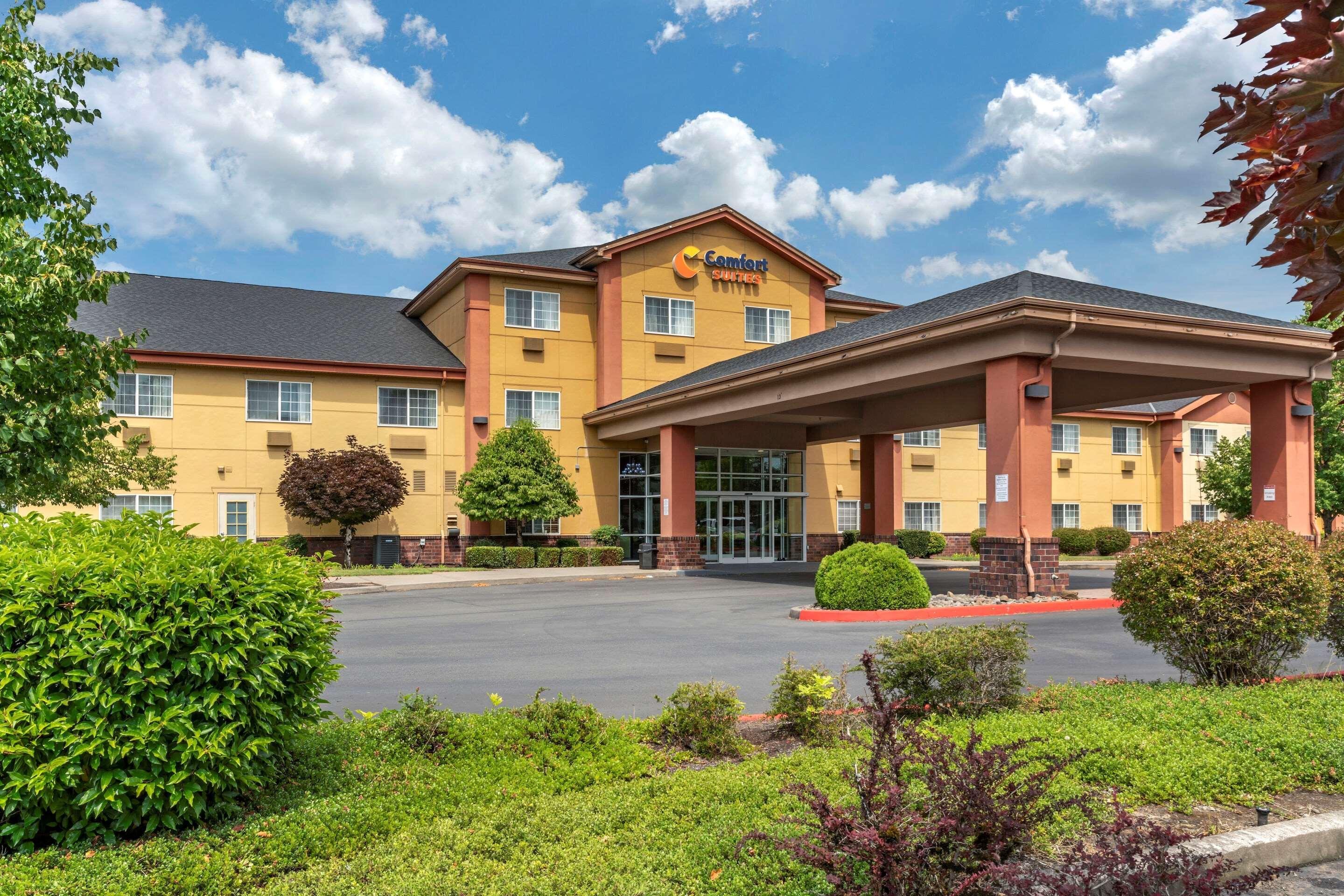 Comfort Suites Salem Exterior photo