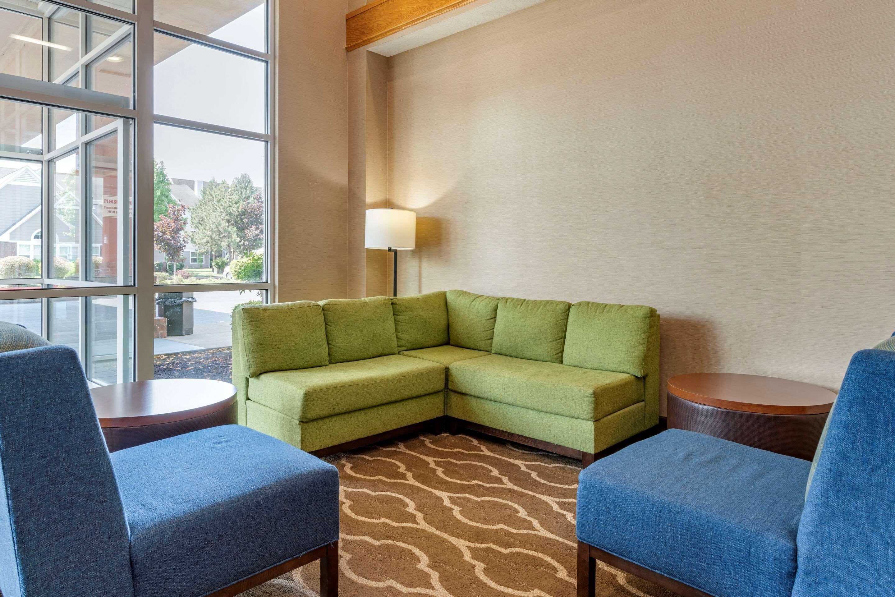 Comfort Suites Salem Exterior photo