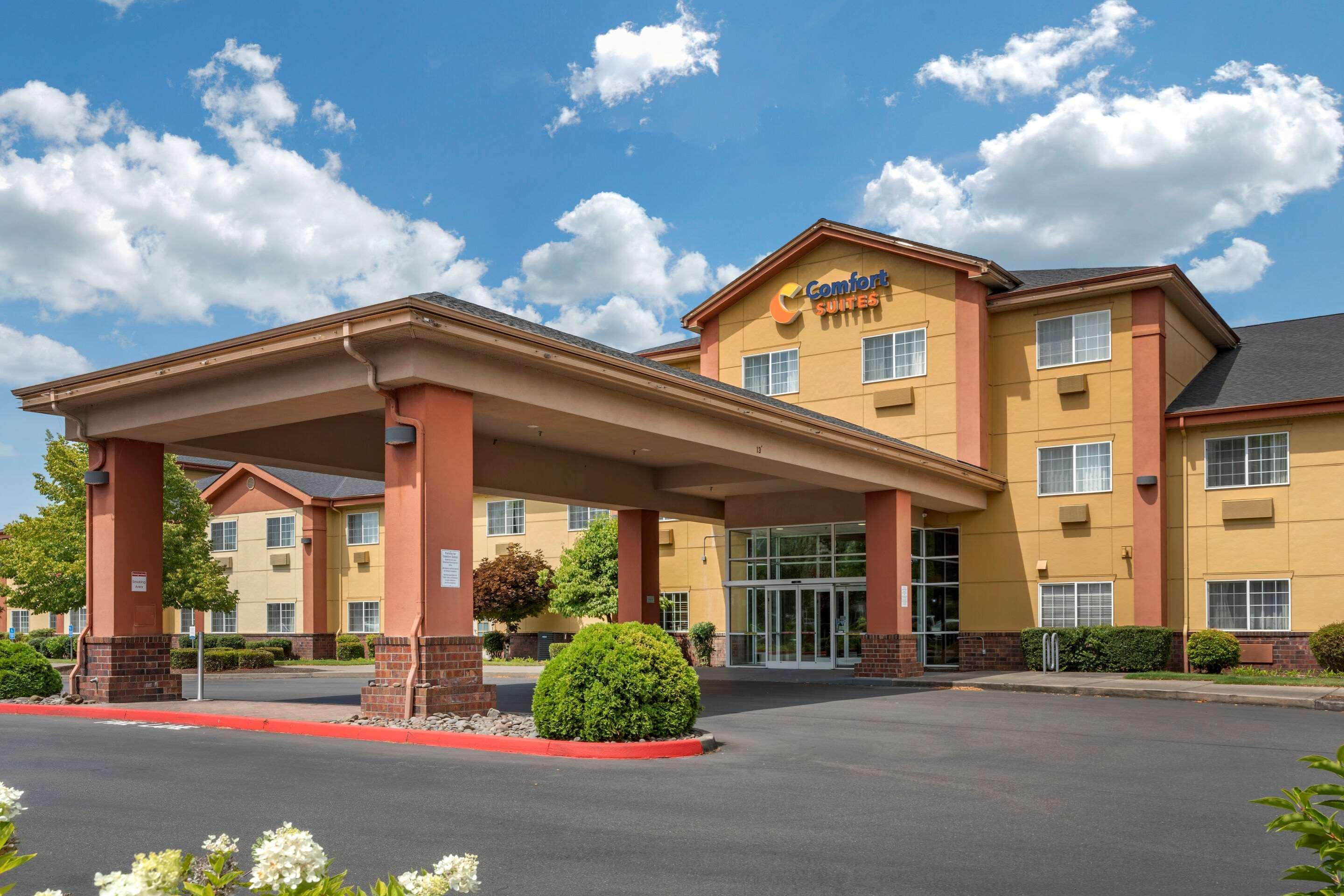 Comfort Suites Salem Exterior photo