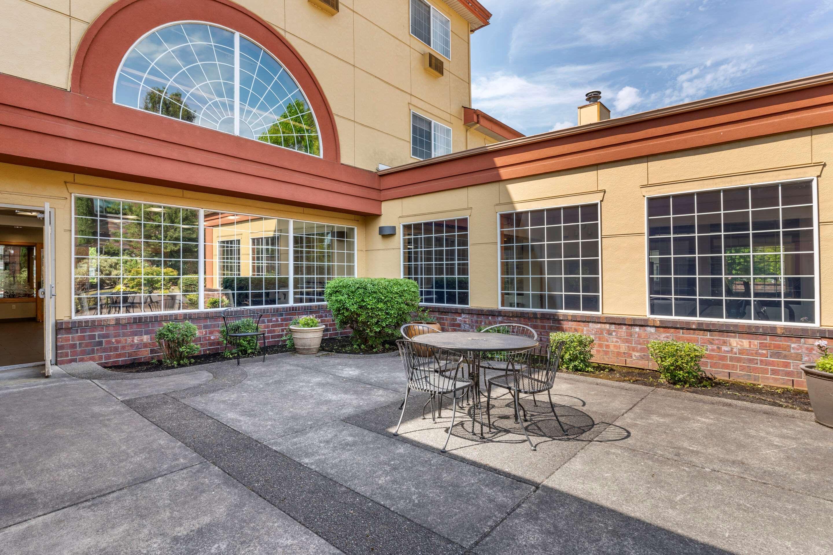 Comfort Suites Salem Exterior photo